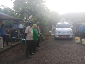 Pemdes Bilalang Satu Bersama Camat Kotamobagu Utara Lakukan Disinfektan Rumah Warga