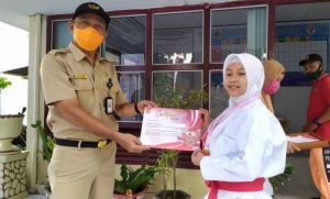 PicsArt_09-21-05.16.53-698x420