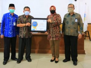 walikota-trima-penghargaan-dari-bps