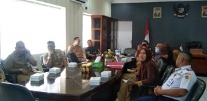 Pemkot Kotamobagu bersama unsur Forkopimda mengikuti Rapat koordinasi bersama Kemendagri secara daring. (Foto : Icat)