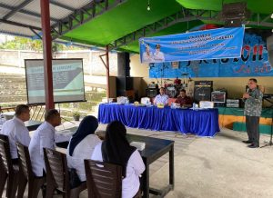 Sekda Kotamobagu Sofyan Mokoginta saat membuka Uji Publik Ranperda Perizinan Berusaha di Daerah. (Foto : Icat)