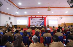 Sekretaria Daerah Sofyan Mokoginta, SH., memimpin rapat Evaluasi RPJMD Kota Kotamobagu Tahun 2018-2023. (Foto : Dinas Kominfo)
