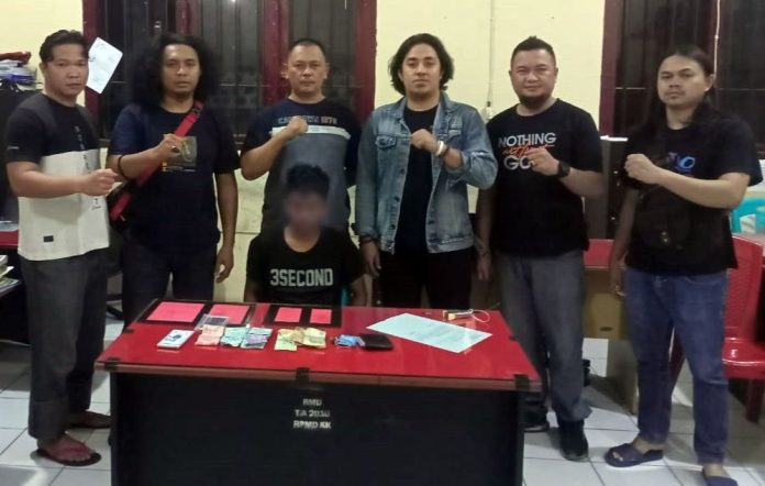 Tim Resmob Polres Kotamobagu Amankan DPO Kasus Judi Togel Jumat 16 Desember 2022. (FOTO : HUMAS POLRES)