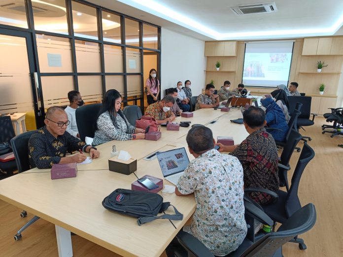 Komisi II DPRD Sulut melakukan kunjungan kerja ke Kementerian Investasi/Badan Koordinasi Penanaman Modal di Jakarta guna konsultasi terkait Sistem Perizinan Terpadu OSS, Kamis (8/12/2022). FOTO : HUMAS