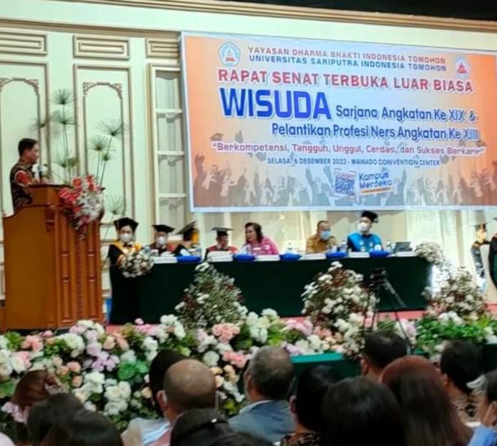 Ketua DPRD Sulut Fransiskus Andi Silangen menghadiri undangan Rapat Senat Terbuka Luar Biasa WISUDA Sarjana Angkatan ke XIX dan Pelantikan Profesi Ners Angkatan ke XIII di MCC, Selasa (6/12/2022). FOTO : HUMASKetua DPRD Sulut Fransiskus Andi Silangen menghadiri undangan Rapat Senat Terbuka Luar Biasa WISUDA Sarjana Angkatan ke XIX dan Pelantikan Profesi Ners Angkatan ke XIII di MCC, Selasa (6/12/2022). FOTO : HUMAS
