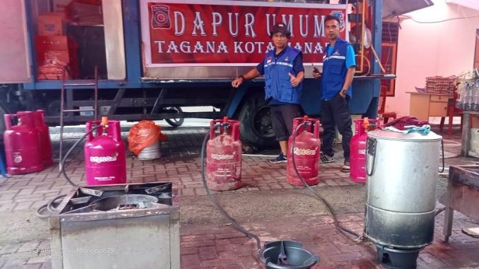 Tagana Bolmong Turun Langsung Bantu Korban Bencana Banjir di Manado