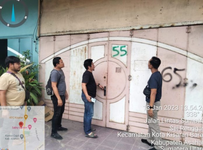 Satreskrim Polres Asahan datangi lokasi judi tembak ikan (Game Zone) dijalan Abdi Satya Komplek Graha Terminal Kisaran, Jumat (13/1/2023). FOTO : DONI