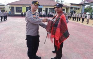 Kapolres Dairi AKBP Wahyudi Rahman, SH, S. I.K, MM memimpin apel pelepasan purna Bhakti personil polres Dairi Aiptu Arif Padilah, bertempat di Halaman Mako Polres Dairi,Jl.Sm.Raja no.08,Kec. Sidikalang Kab. Dairi. Senin (09/01/2023). FOTO SATRIAKapolres Dairi AKBP Wahyudi Rahman, SH, S. I.K, MM memimpin apel pelepasan purna Bhakti personil polres Dairi Aiptu Arif Padilah, bertempat di Halaman Mako Polres Dairi,Jl.Sm.Raja no.08,Kec. Sidikalang Kab. Dairi. Senin (09/01/2023). FOTO SATRIA