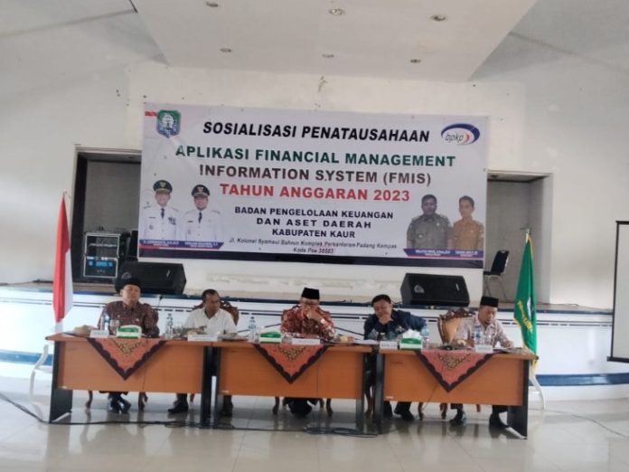 Badan keuangan Daerah Kabupaten Bengkulu bekerjasama dengan BPKP Provinsi Bengkulu menggelar Sosialisasi Penatausahaan dengan Aplikasi Financial Management Information System (FMIS), di Balai Serba Guna Milik Pemda Kaur, Kamis 12/01/2023. FOTO : Pachroul