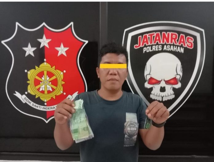 JPD (43) pelaku judi tembak ikan yang berada di Dusun IX Desa Teladan Kecamatan Tinggi Raja Kabupaten Asahan berhasil diamankan oleh Polres Asahan pada Kamis 29 Desember 2022 lalu sekira Pukul 19.00 WIB. FOTO : DONI