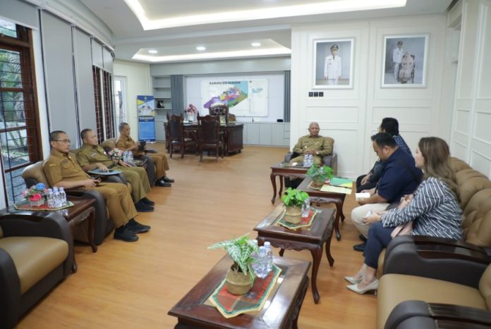 Kepala Kantor BPJS Ketenagakerjaan Cabang Kisaran Aziz Muslim bersama jajaran melakukan audiensi dengan Bupati Asahan H. Surya, BSc di Ruang Kerja Rumah Dinas Bupati Asahan, Selasa (31/1/2023)