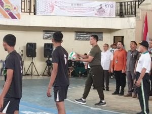 Dandim 0208AS, Letkol Inf Franki Susanto SE saat membuka Turnamen Bola Voli di Gedung Serba Guna Kisaran