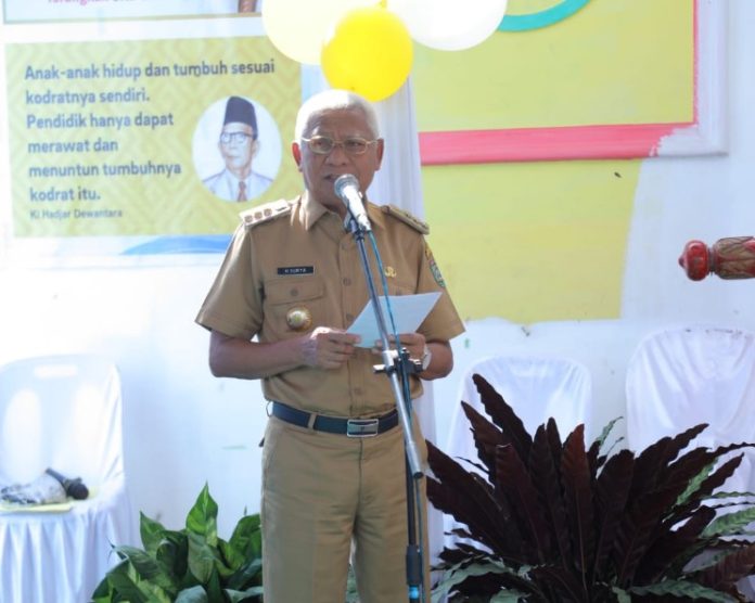 Bupati Asahan, H. Surya BSc saat pencanangan sub pin polio di Desa Sei Silau Timur Kecamatan Buntu Pane Kabupaten Asahan, Selasa (14/2/2023).