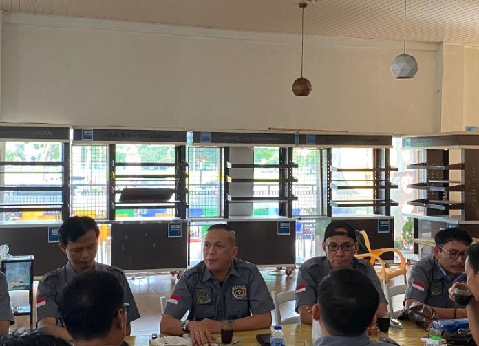 Kepala Kejaksaan Negeri Kaur, M Yunus SH, MH pada acara Coffe morning dengan sejumlah awak Media yang tergabung di PWI bertempat di gedung Kuliner Bintuhan kabupaten Kaur pada hari ini Rabu 8 Februari 2022.