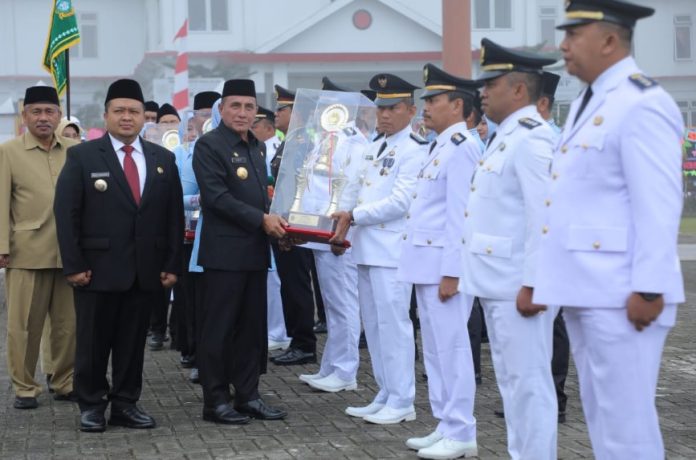Kecamatan Air Batu Kabupaten Asahan meraih juara III Kecamatan terbaik tingkat Provinsi Sumatera Utara (Provsu) katagori Kabupaten TA 2022. Penerimaan pengharagaan tersebut berlangsung di Halaman Parade Kantor Bupati Tapanuli Selatan yang diserahkan oleh Gubernur Sumatera Utara (Gubsu), Edy Rahmayadi, Kamis (16/2/2023).