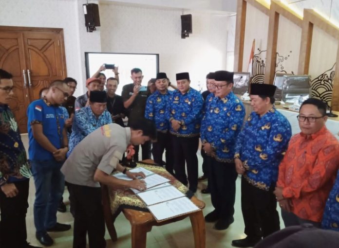 Pemerintah Daerah melalui Dinas Komunikasi, Informasi, Statistik dan Persandian Kabupaten Kaur sebagai leading sektor, Melaksanakan kegiatan Coffe Morning sekaligus Penanda tanganan MoU Kerjasama Media Publikasi bersama pihak media online,cetak dan elektronik, Kabupaten Kaur tahun 2023. Jumat (17/2/2023).