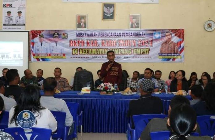 Wakil Bupati Karo, Theopilus Ginting buka musyawarah Rencana Pembangunan Kecamatan Simpang Empat Tahun 2023 yang dilaksanakan di Kantor Camat Simpang Empat, Jumat (10/02/2023).
