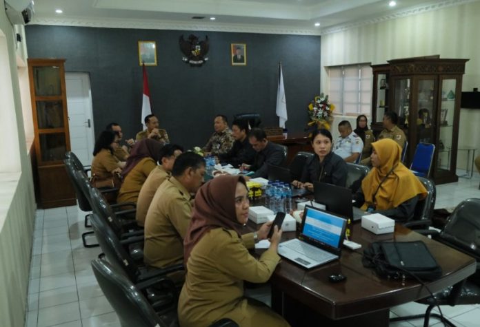 Ketua Badan Pusat Statistik (BPS) Provinsi Sulawesi Utara (Sulut) Asim Saputra kunjungi Pemerintah Kota (Pemkot) Kotamobagu, Di ruang Kantor Wali Kota, Senin (06/02/2023).
