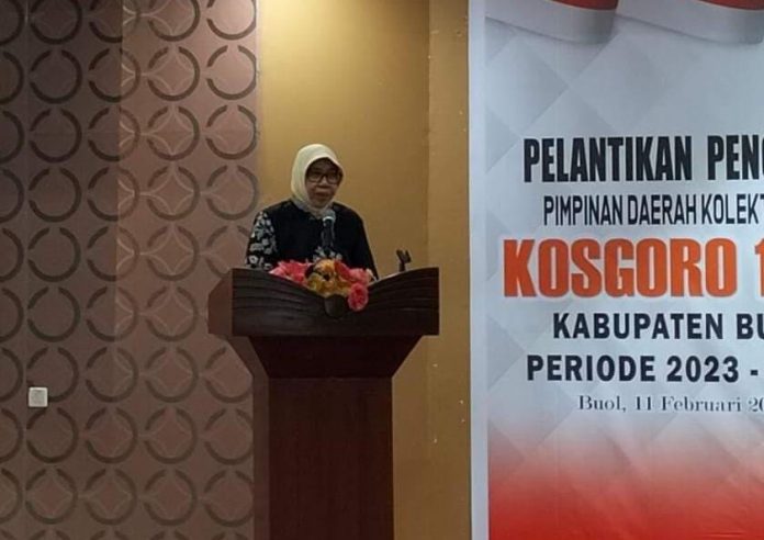 Asisten Administrasi Umum wakili PJ Bupati resmi melantik Pengurus Pimpinan Daerah Kolektif (PDK) Kosgoro 1957 Kabupaten Buol, Sabtu, 11/2/2023 bertempat di Aula Hotel Surya Wisata. FOTO : JAMAL