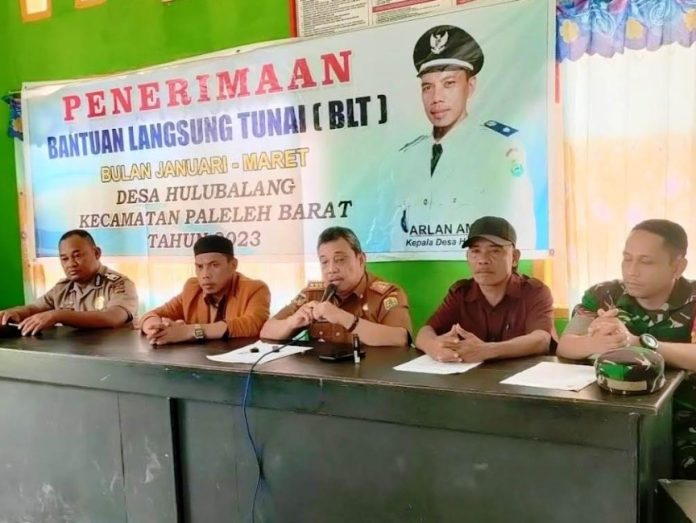 Desa Hulubalang Kecamatan Palele Kabupaten Buol kembali menyalurkan Bantuan Langsung Tunai Dana Desa (BLT DD) Tahap I untuk bulan Januari – Maret tahun 2023, mulai hari ini, Senin (13/2). FOTO : JAMAL