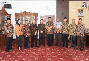 Bupati Kaur saat menerima kunjungan Kepala kantor perwakilan BPKP Provinsi Bengkulu Rusdy Sopyan, Ak, MM beserta rombongan