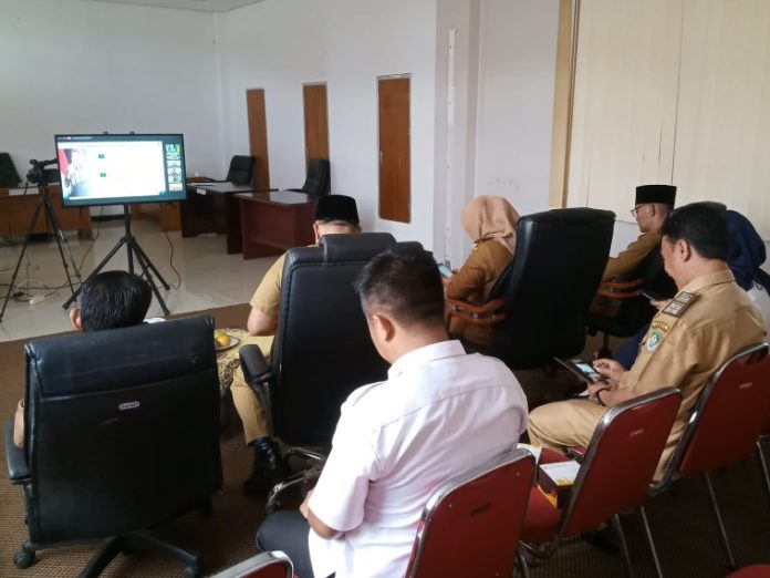 Pemerintah Daerah Kabupaten Kaur mengikuti rapat koordinasi nasional mingguan bersama kementerian dalam negeri RI secara daring, Senin (27/2/2023).
