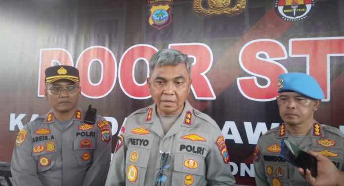 Kapolda Sulut Irjen Pol. Drs. Setyo Budiyanto, SH, MH saat di wawancarai sejumlah awak media pada kunjungan kerja di Mako Polres Bolmut, Rabu (15/03/2023).