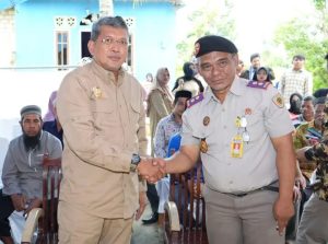 Kepala Kantor BPN Buton Tengah, Mashud Lukman (Kanan) dan Pj. Bupati Buton Tengah, Muh. Yusup (Kiri). Foto IST