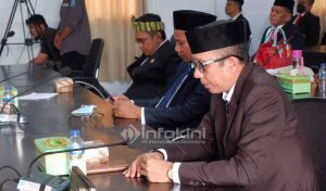 Ketua Komisi I DPRD Buteng, La Ode Alim Alam bersama anggota Komisi I DPRD Buton Tengah. Foto : Muhammad Shabuur / InfoKini.News