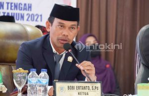 Ketua DPRD Buton Teengah, Bobi Ertanto, S.Pd., MH. Foto : Muhammad Shabuur / Infokini.news