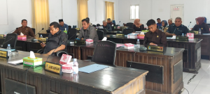 Suasana ruang rapat paripurna penutupan sidang pertama dan pembukaan sidang ke dua di aula rapat DPRD Buteng. Foto IST
