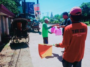 Jum’at Berkah, Berbagi Nasi Kotak untuk para Tukang Becak Bersama Wartawan Pemalang