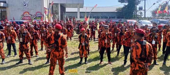 Caption : Darmanto Komandan KOTI PP MPC Kabupaten Pemalang Pimpin Langsung Ratusan Anggotanya Dalam Rangka Pengamanan MUSCAB Ke - VII Yang Dilaksanakan di Hotel Wisata Moga, Rabu ( 31/5/2022 ) Dok. Foto : Alwi Ass