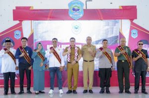 Bapak dan Bunda Asuh Anak Stunting Pemda Buton Tengah yang dikukuhkan lansung Oleh Penjabat Bupati Buton Tengah Dr. Drs. H. Andi Muhammad Yusuf, M.Si dimana salah satunya adalah Ketua Umum KONI Buton Tengah La Andi, S.Sos. (Senin, 19/6/2023). Foto : Ist.