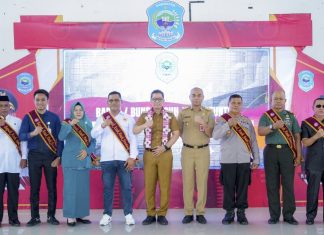 Bapak dan Bunda Asuh Anak Stunting Pemda Buton Tengah yang dikukuhkan lansung Oleh Penjabat Bupati Buton Tengah Dr. Drs. H. Andi Muhammad Yusuf, M.Si dimana salah satunya adalah Ketua Umum KONI Buton Tengah La Andi, S.Sos. (Senin, 19/6/2023). Foto : Ist.