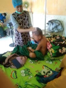 Orang tua bersama anak Irham pasca setela operasi 28/05/23