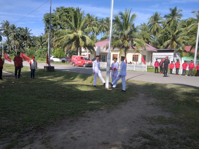 Gambar : DPC PDI Perjuangan Bolmut melaksanakan upacara peringatan hari kelahiran pancasila dan Bung Karno. Berlokasi di Kawasan pantai wisata Pinagut Boroko.