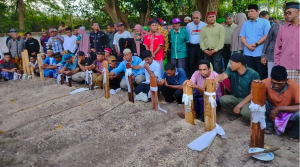 Kecelakaan laut yang merenggut 15 nyawa Warga desa Lagili dimakamkan secara bersamaan di pemakaman umum Desa Lagili. Foto IST
