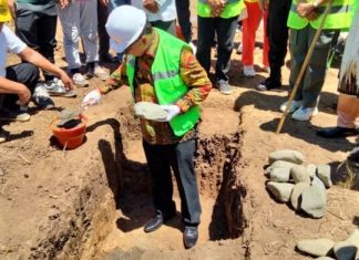 Limi Lakukan Peletakan Batu Pertama Pembangunan Gedung Perpustakaan