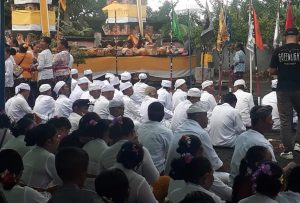 Pj Bupati Bolmong Hadiri Perayaan Galungan