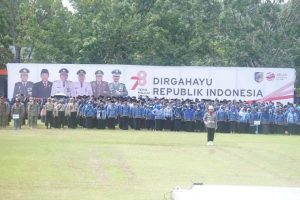 Tampak Bupati Bolmut Drs. H. Depri Pontoh saat sedam memimpin upacara di 17 agustus 2023 di lapangan kembar Boroko, Kecamatan Kaidipang, Kabupaten Bolmut. (Foto Humas Pemda Bolmut)