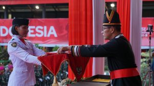 Gambar : Dalam rangka memperingati HUT Kemerdekaan Republik Indonesia ke-78, Pemerintah Kota Bitung gelar upacara pengibaran bendera merah putih di lapangan upacara Pemkot Bitung, (17/08/23).
