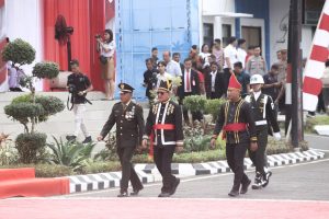 Gambar : Dalam rangka memperingati HUT Kemerdekaan Republik Indonesia ke-78, Pemerintah Kota Bitung gelar upacara pengibaran bendera merah putih di lapangan upacara Pemkot Bitung, (17/08/23).
