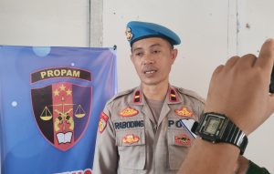 Kasi Propam Polres Buton Tengah, IPDA Rabodding kepada sejumlah awak media diruang kerjanya Kamis, (7/9/2023). Foto. Muhammad Shabuur/Infokini.news