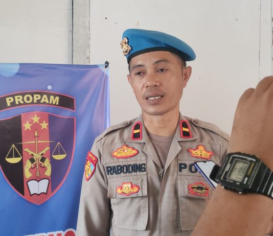 Kasi Propam Polres Buton Tengah, IPDA Rabodding kepada sejumlah awak media diruang kerjanya Kamis, (7/9/2023). Foto. Muhammad Shabuur/Infokini.news