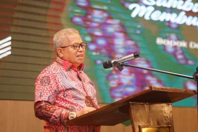 Wakil Bupati Bolmut saat membuka Bimteksecara resmi Kegiatan Bimbingan Teknis Pengelolaan Keuangan Desa Melalui Sistem Keuangan Desa (Siskeudes 2.0.5) Berbasis Online (Foto: Humas Pemda Bolmut)