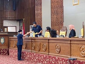 Gambar : DPRD Provinsi Bengkulu Gelar Paripurna Jawaban Gubernur Terhadap Pandangan Umum Fraksi Terkait RAPBDP 2023, (18/9/2023).
