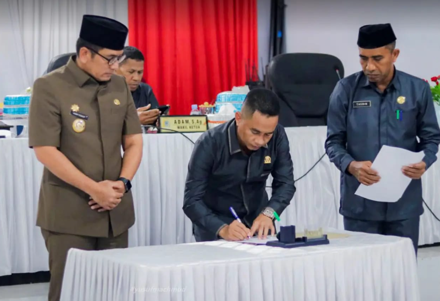 Pemda dan DPRD Kabupaten Buton Tengah menggelar rapat paripurna setujui Raperda Perubahan APBD TA 2023, Jumat (29/9/2024). Foto Dinas Kominfo.