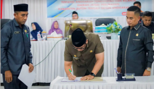 Pemda dan DPRD Kabupaten Buton Tengah menggelar rapat paripurna setujui Raperda Perubahan APBD TA 2023, Jumat (29/9/2024). Foto Dinas Kominfo.