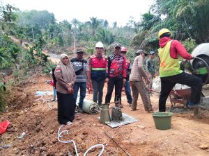 Proses pembangunan Rabat beton di kecamatan Nasal,desa Sumber harapan.